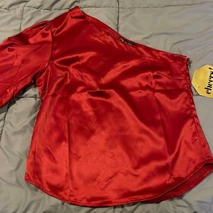 Women’s one sleeve shirt size medium new with tags